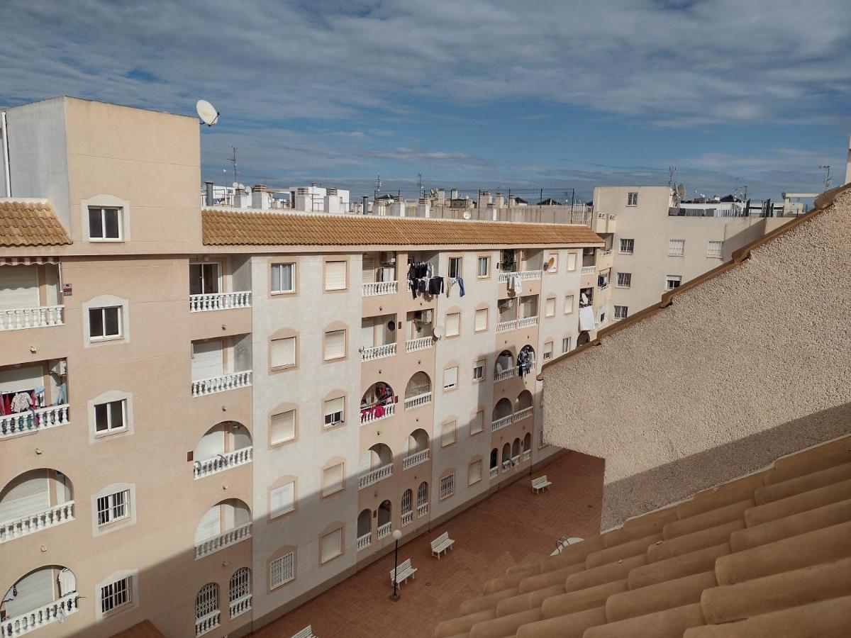 Sunny Appartment With Pool Torrevieja Center Eksteriør bilde