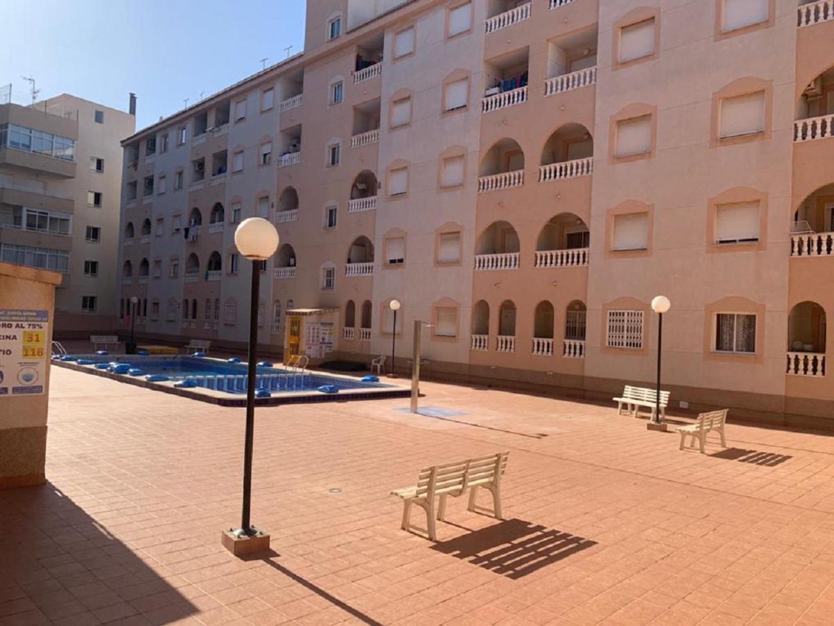 Sunny Appartment With Pool Torrevieja Center Eksteriør bilde